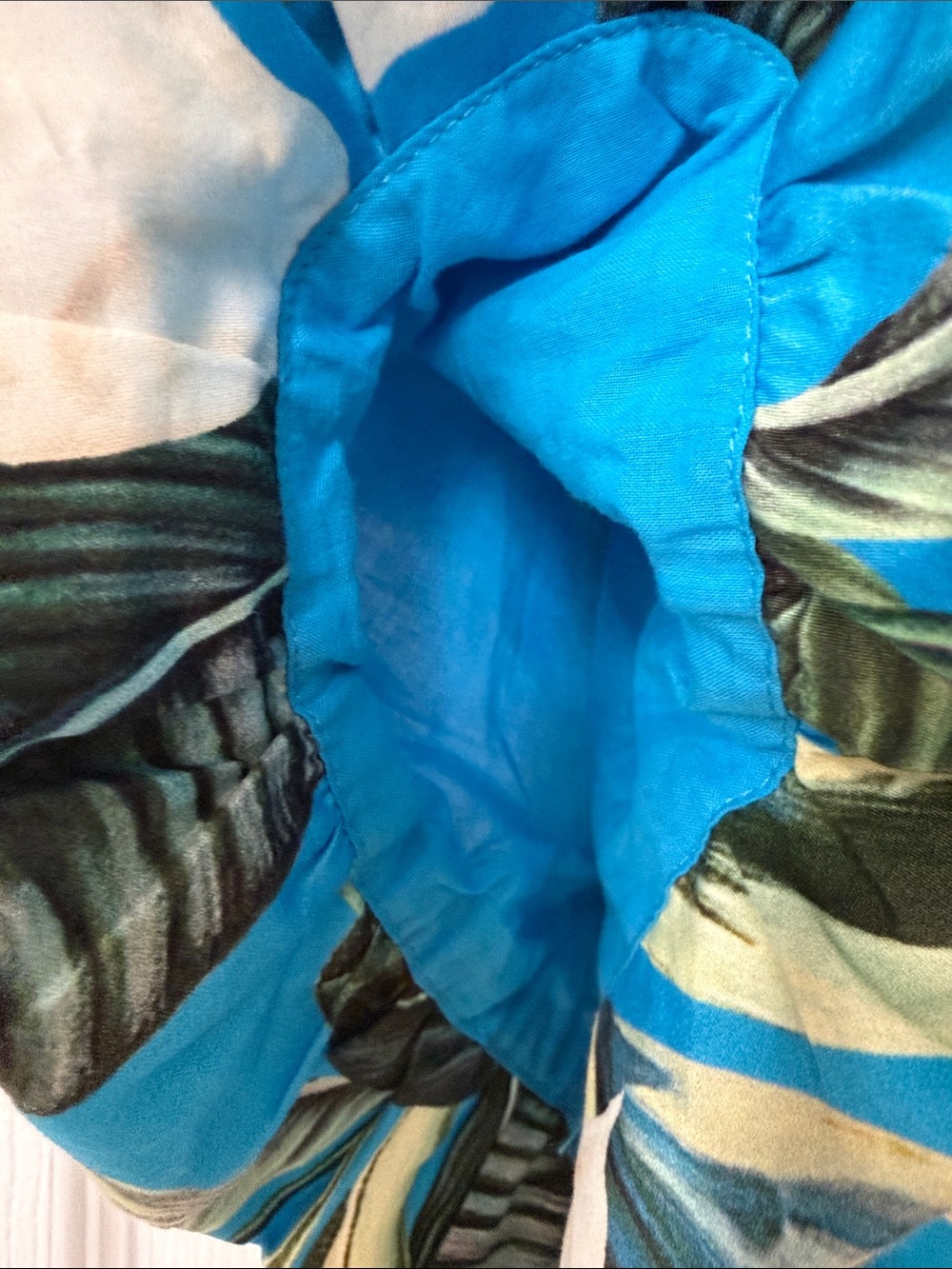 FARM Rio Blue Tropical Ruffle Off-Shoulder Crop Top - Picture 4 of 9